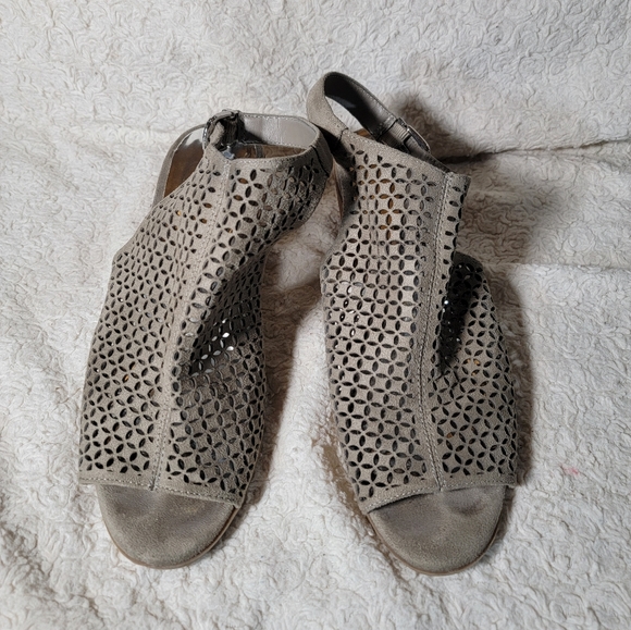 Carlos by Carlos Santana Women's Deandra Heeled color Lt Doe size 9.5 - Picture 2 of 11